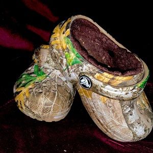 Boys toddler crocs with fur